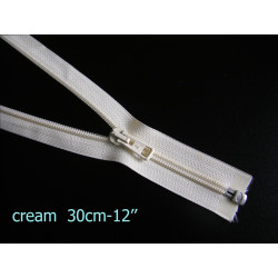 plastic coil zip - cream- 30cm