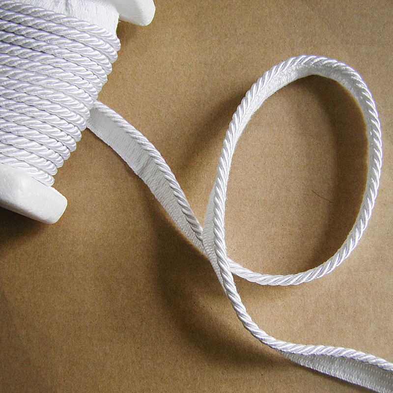 Flanged piping cord  in white color, 5mm wide piping , full reel on the table