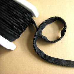 Flanged rope  piping cord 5mm wide, black color, full reel on the wooden table