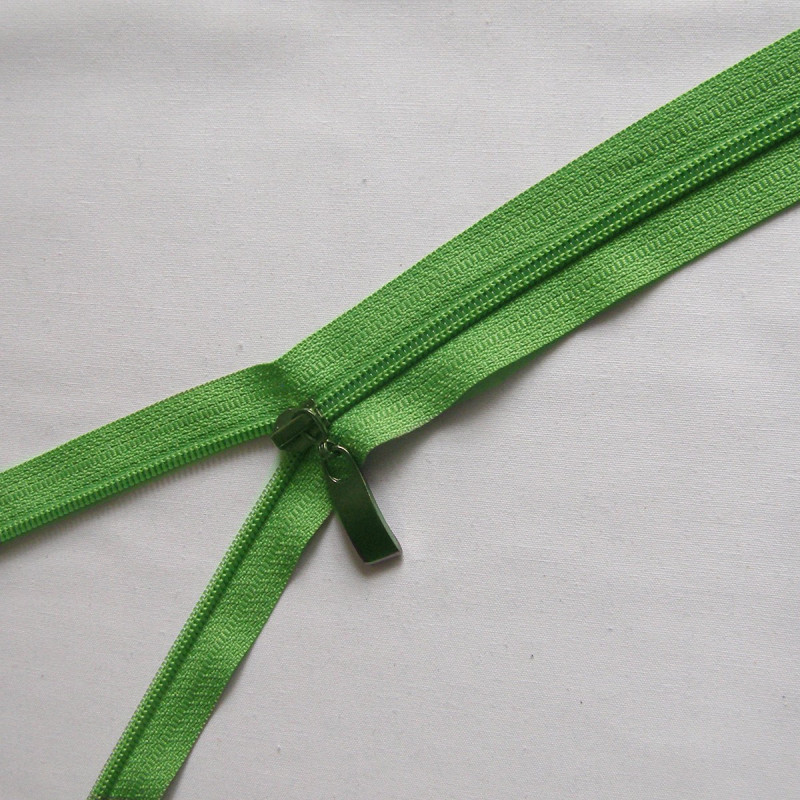 plastic coil zip - lawn green - 60cm