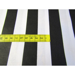 black&white stripes 25mm/25mm- medium cotton fabric, the capture with the ruler