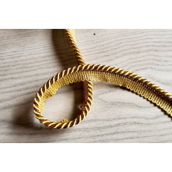 Flanged rope  piping cord 5mm- anitique gold, twisted across the table
