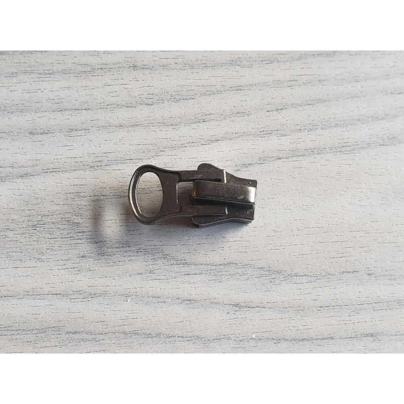 zip slider-chunky- size 8 - metal gun