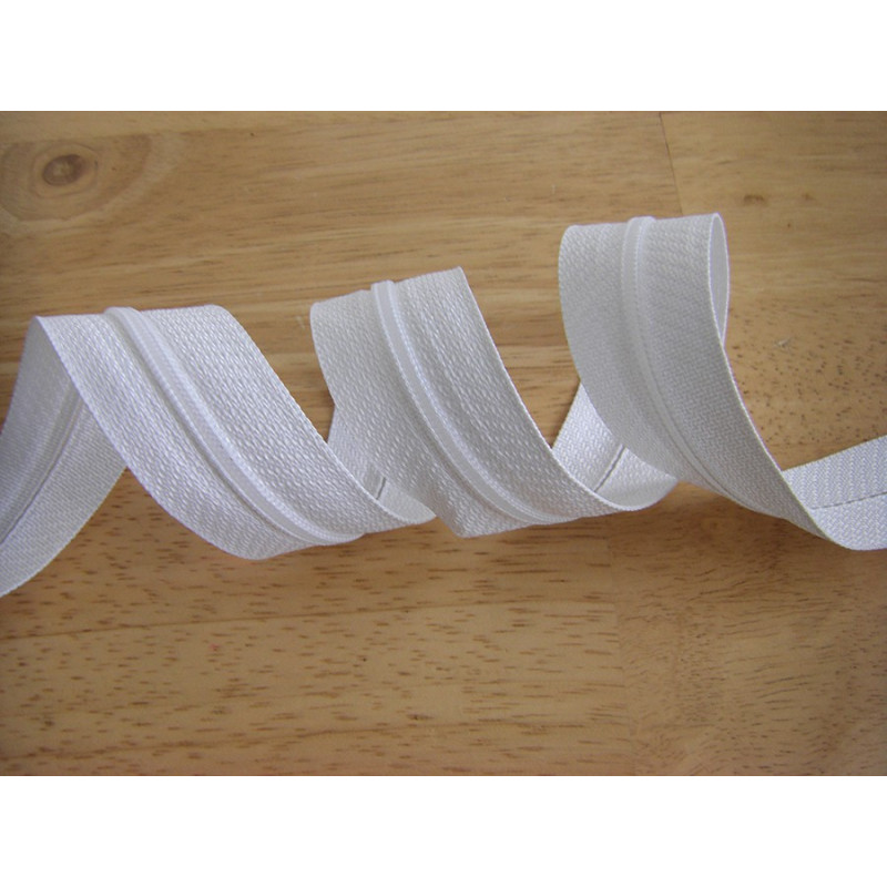 Plastic, nylon, Continuous zip - white color size 5, twisted on wooden table