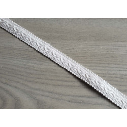 Cotton gimp trim 20mm wide in white color, a strip of gimp across the shot