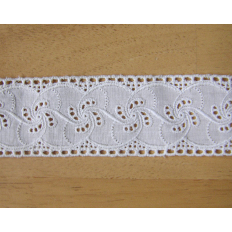 broderie anglaise trim - off white - 4cm wide, placed on a wooden background