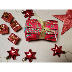 Jelly roll pre cuts bundle - Christmas metallic designs 4''/20'' placed on a natural background