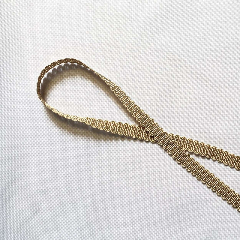 Upholstery braid 14mm - Beige Sand color, a loop shape placed on a white background