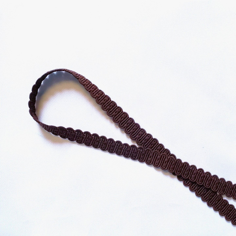 Upholstery braid 14mm - Chocolate Brown color, a loop shape placed on a white background