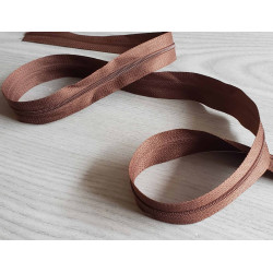 Plastic, nylon, Continuous zip - Brown size 3, twisted on wooden table