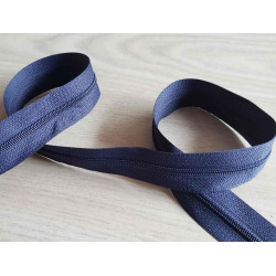 Plastic, nylon, Continuous zip - Navy size 3, twisted on wooden table