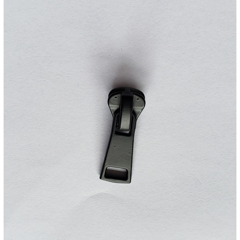 zip slider- chunky- size 3 -black , long puller, placed on a white background