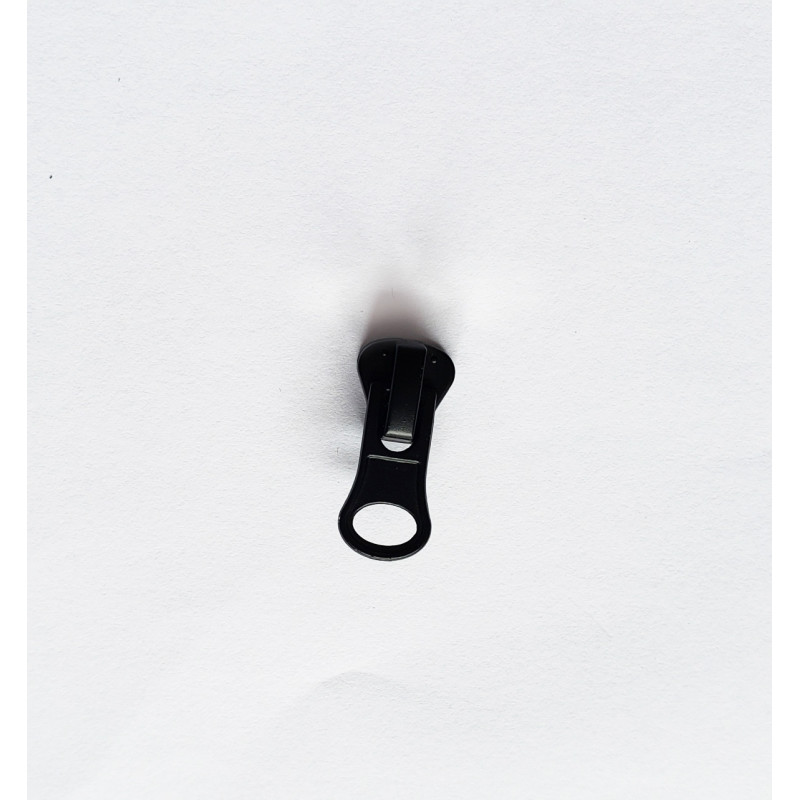 zip slider- chunky- size 3 -black , short puller, placed on a white background