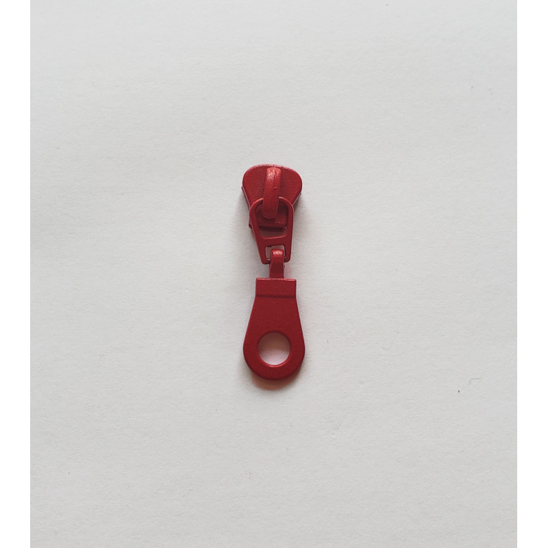 zip slider-chunky- size 5 - red - mandoline puller placed on a white background